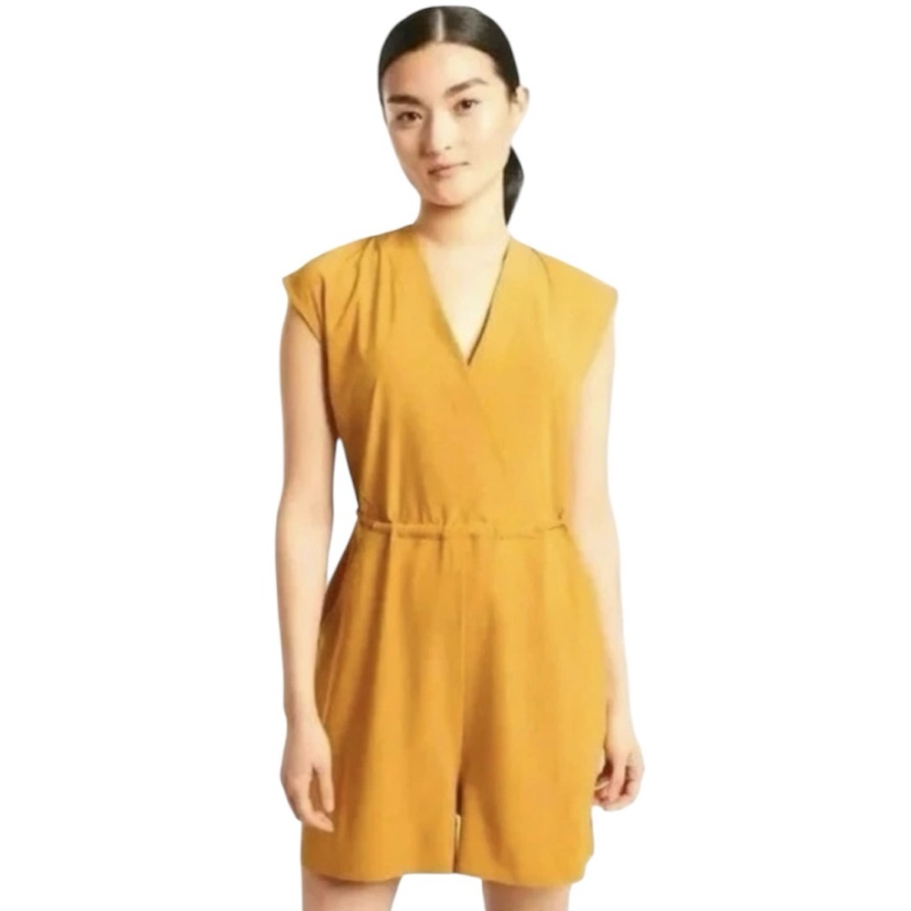 Athleta ‘Marlow’ V-Neck Short Sleeve Drawstring Romper in Tuscan Gold Size XXS